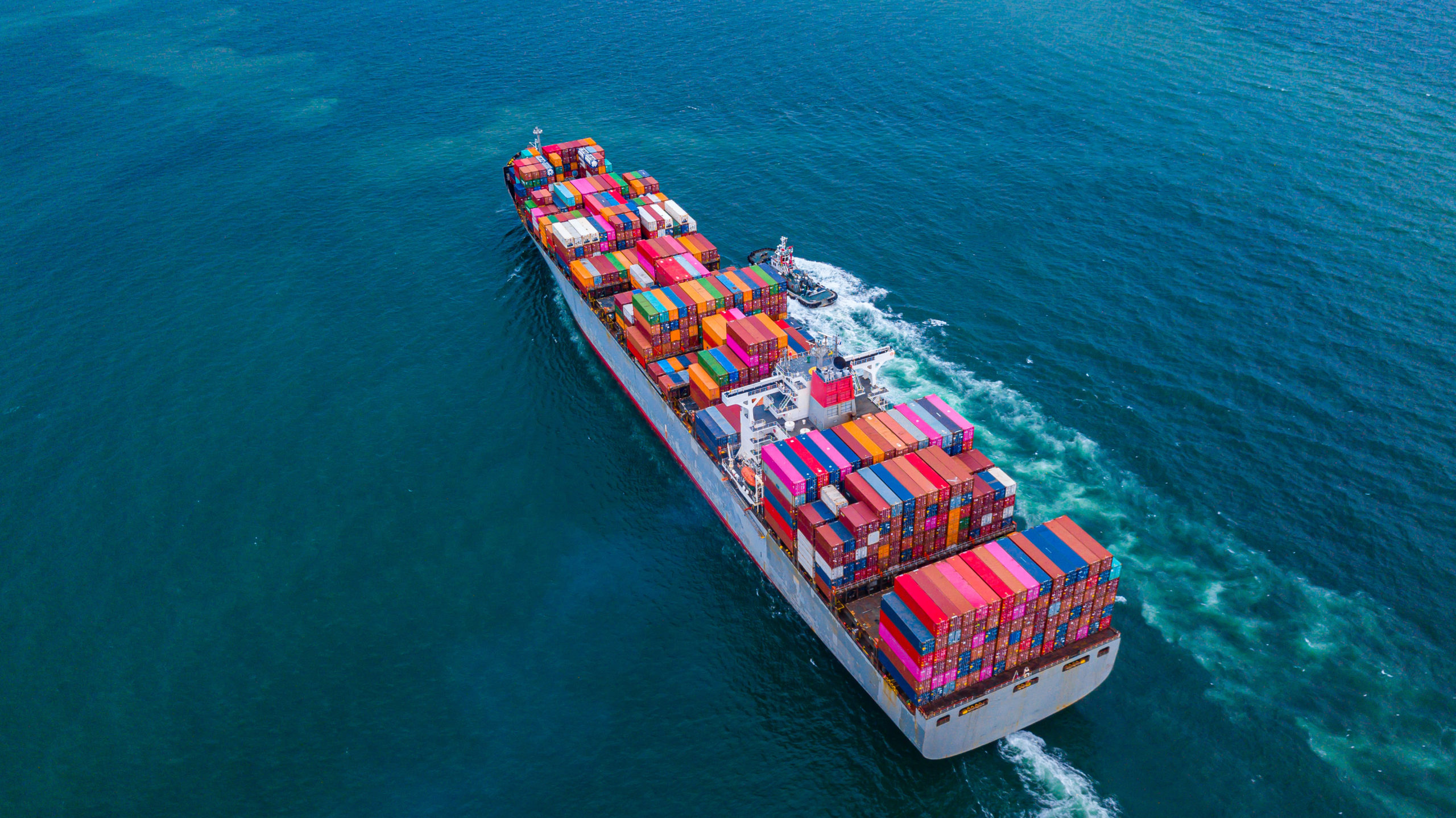 Cargo ships with full container receipts to import and export pr