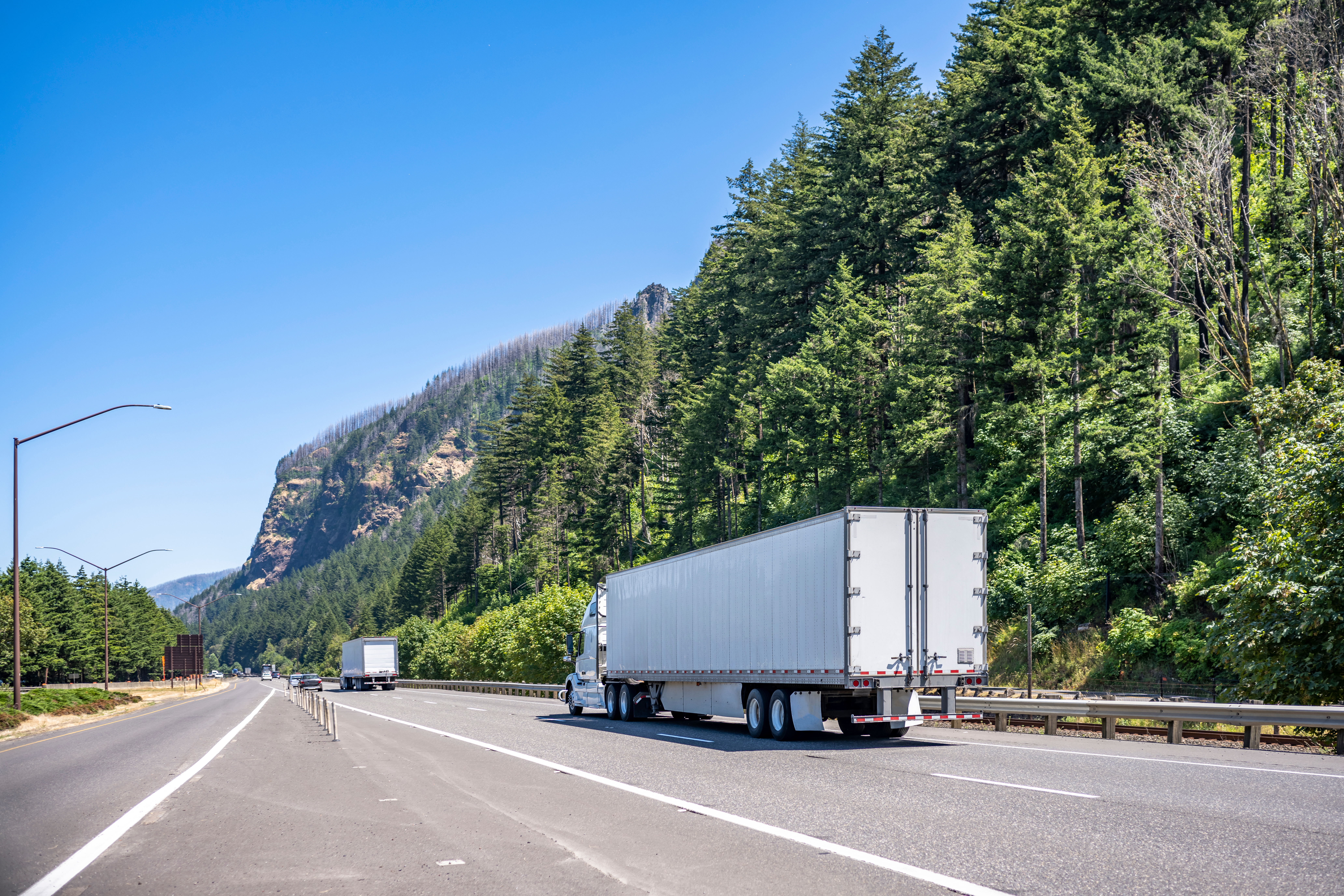 Lastbil transporterar varor | Express Delivery