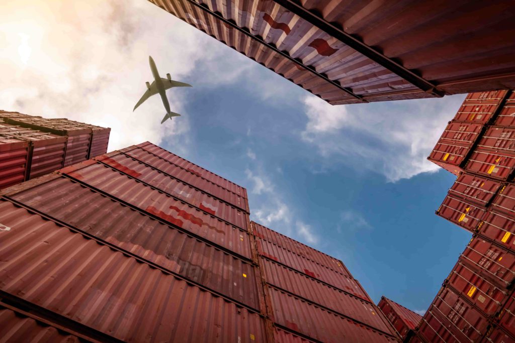 Flygplan över container | EDS Logistics