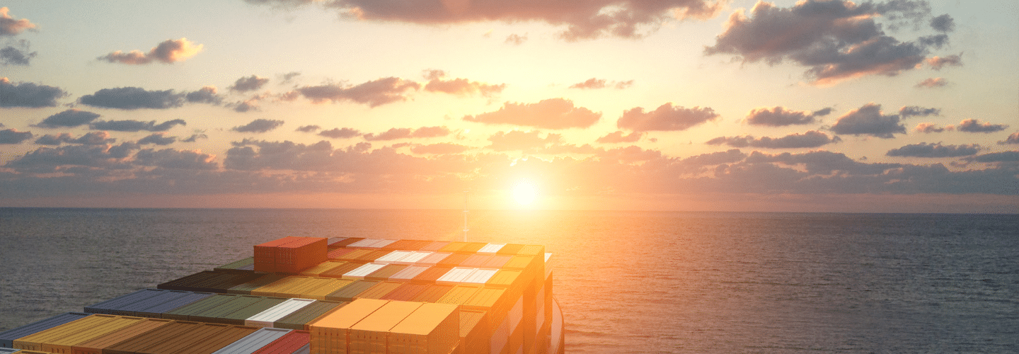 Sjöfrakt i solnedgång | EDS Logistics